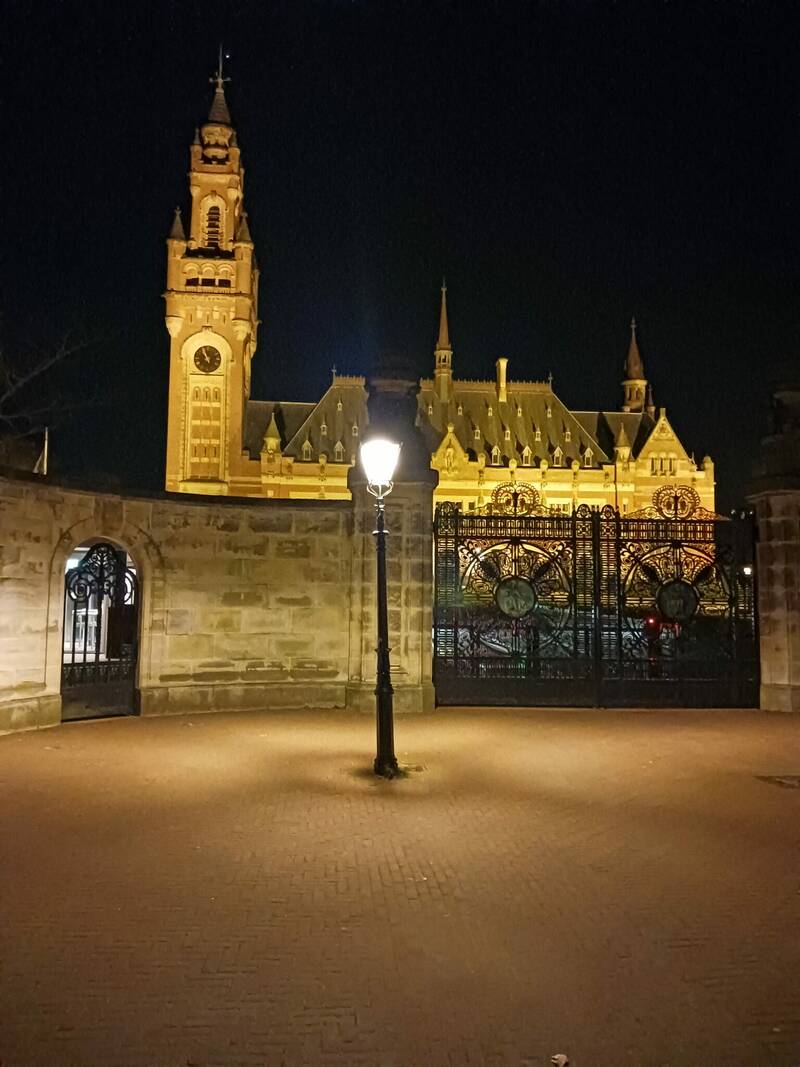 Uw man in Den Haag – Deel 1