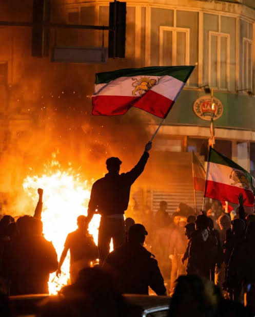 Buitenlandse actoren bewapenen Iraanse demonstranten met wapens: Israëlische media